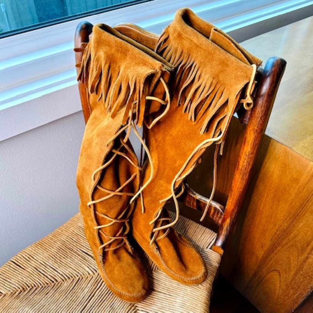 Minnetonka Lace Up Fringe Boots Size 7